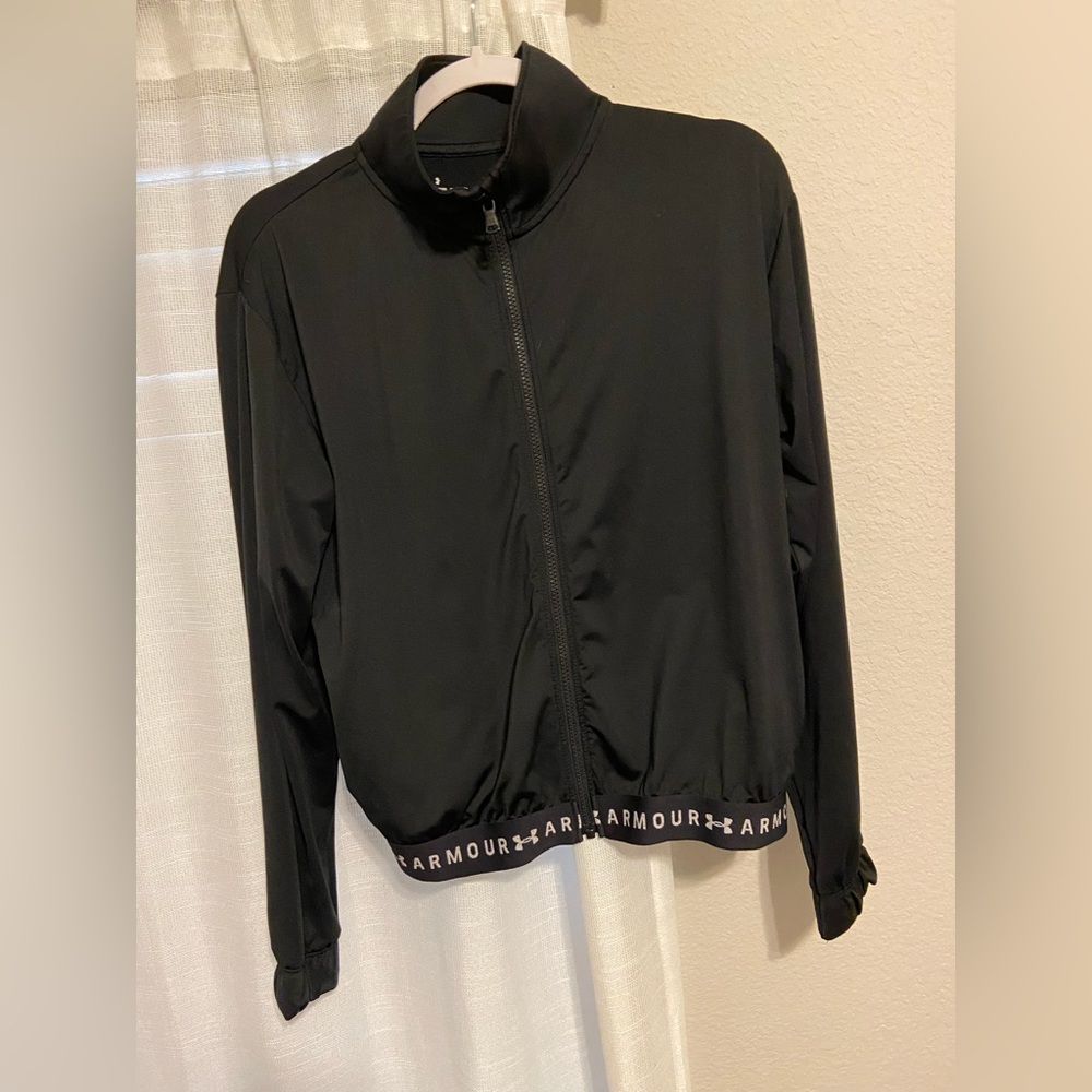 Under Armor women’s black zip up jacket